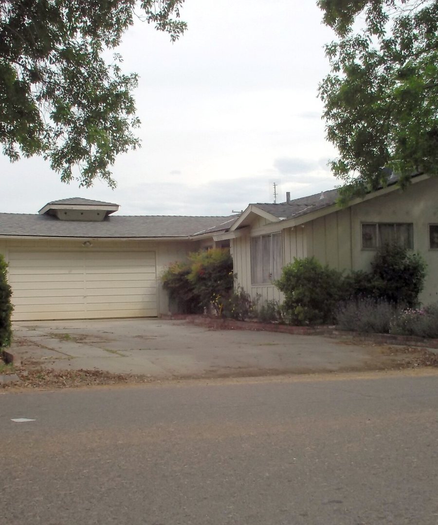 Oak-lined street of custom homes below Mount Diablo in Danville, CA